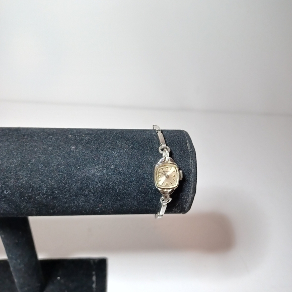 VINTAGE BENRUS WOMENS WINDUP WATCH 10K RGP BEZEL WORKING SEE PICTURES FOR REFERE - Picture 2 of 7